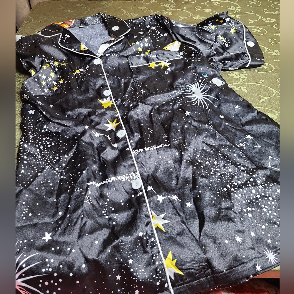 💛 NWOT 3X plus galaxy / star print pajama short set